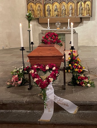 Denna bild har ett alt-attribut som är tomt. Dess filnamn är begravning.jpg